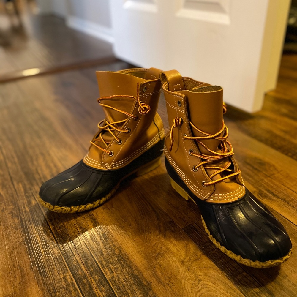 8 inch Bean Boots, Women Size 8M, Navy/Tan